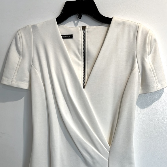 Foreign Exchange white fitted V neck mini - Picture 2 of 5